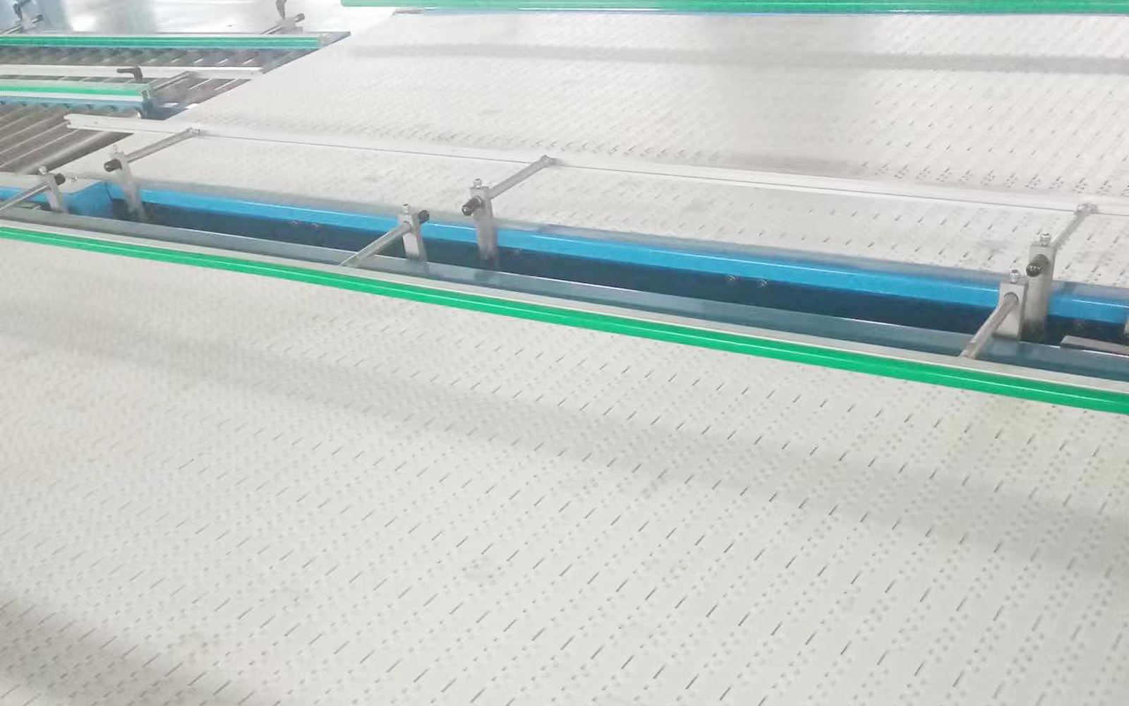 flat plastic mesh belt conveyor1