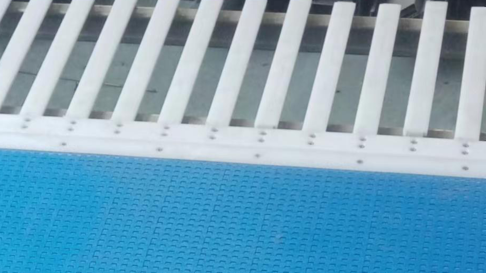 flat plastic mesh belt conveyor3